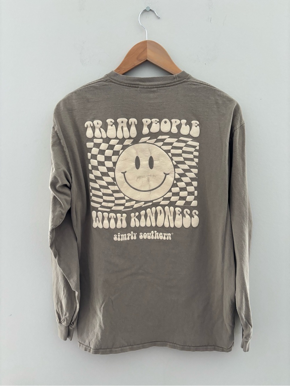 Simply Southern Treat People With Kindness Gray Long Sleeve Graphic Tee Size L